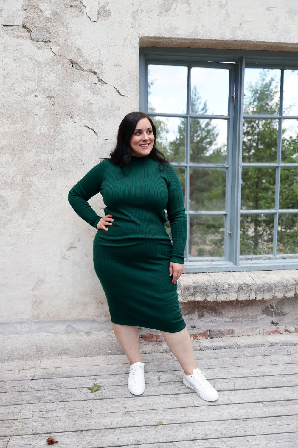 Vihreä Allison-ribbimekko koossa L/XL. Mekko on 100% merinovillaa ja se on valmistettu kokonaan Suomessa!